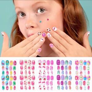 120 random pieces press on nails